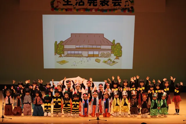 舞台にならんだ子どもたち