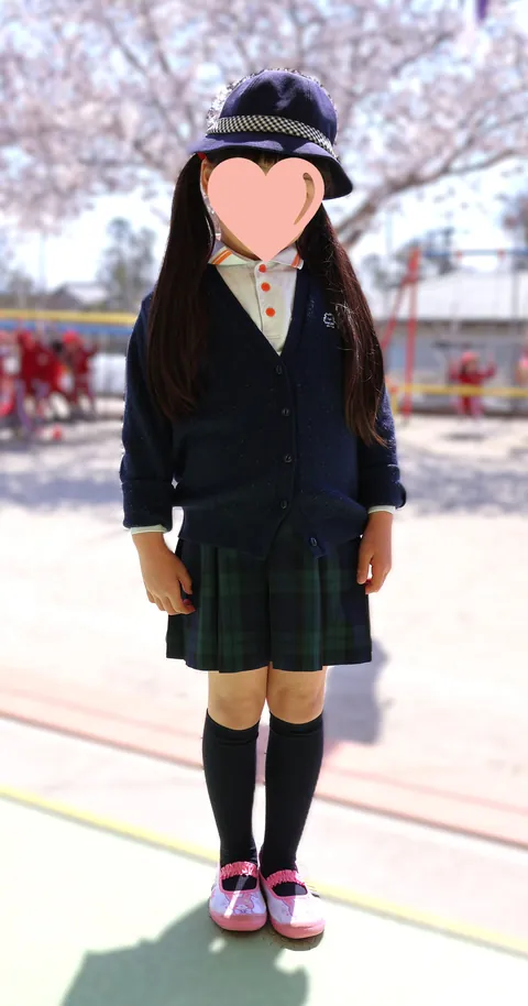 冬の制服を着た女の子